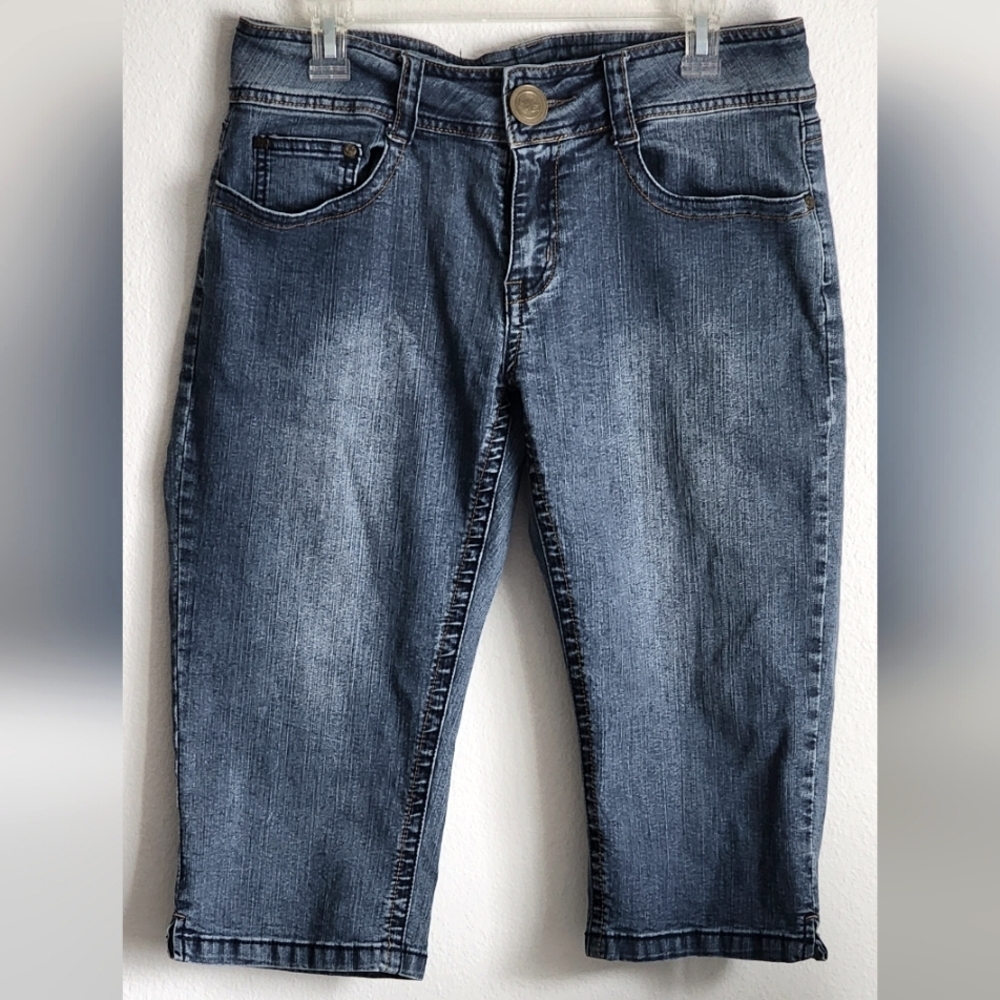 Bubblegum Women's Capris 5 Pocket Style Zip & Button Close Rivet Detail Sz 14